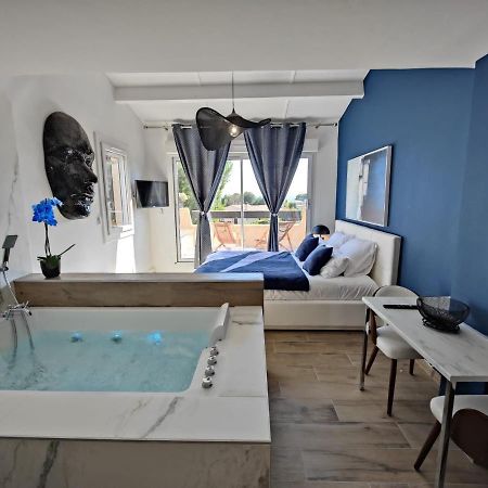Suites Jm - Les Pins Marines - Jacuzzi & Vue Mer Bandol Dış mekan fotoğraf
