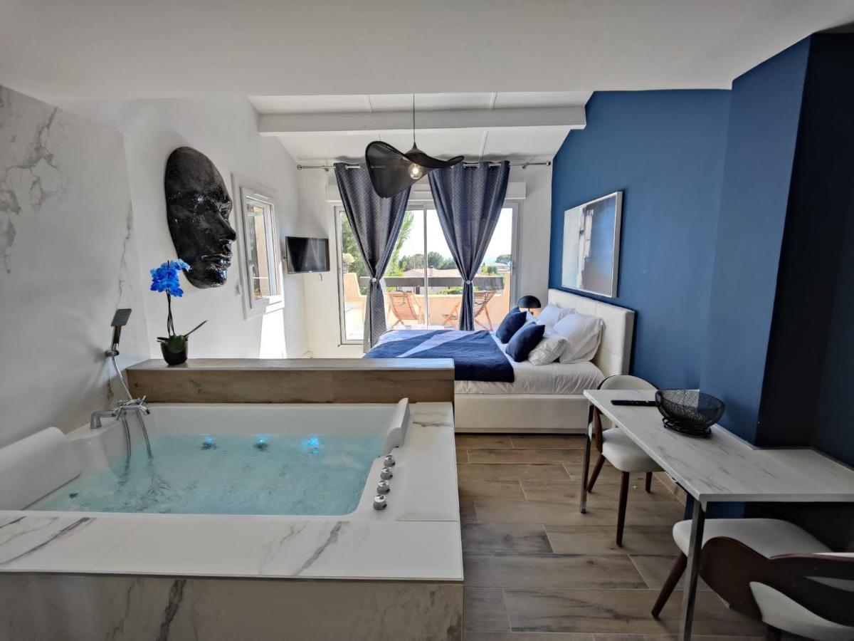 Suites Jm - Les Pins Marines - Jacuzzi & Vue Mer Bandol Dış mekan fotoğraf